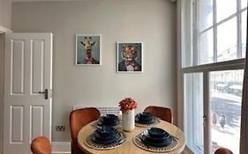 Modern Flat In Central London